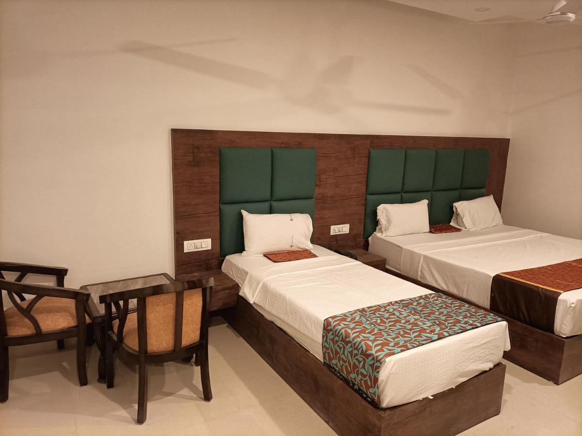 Hotel Tark Inn Near Igi Airport นิวเดลี ภายนอก รูปภาพ