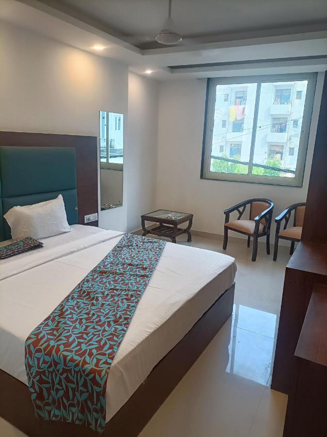 Hotel Tark Inn Near Igi Airport นิวเดลี ภายนอก รูปภาพ