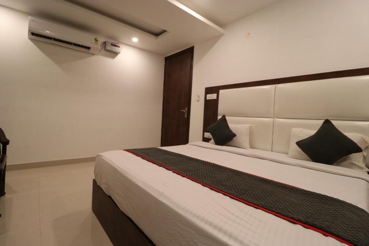 Hotel Tark Inn Near Igi Airport นิวเดลี ภายนอก รูปภาพ